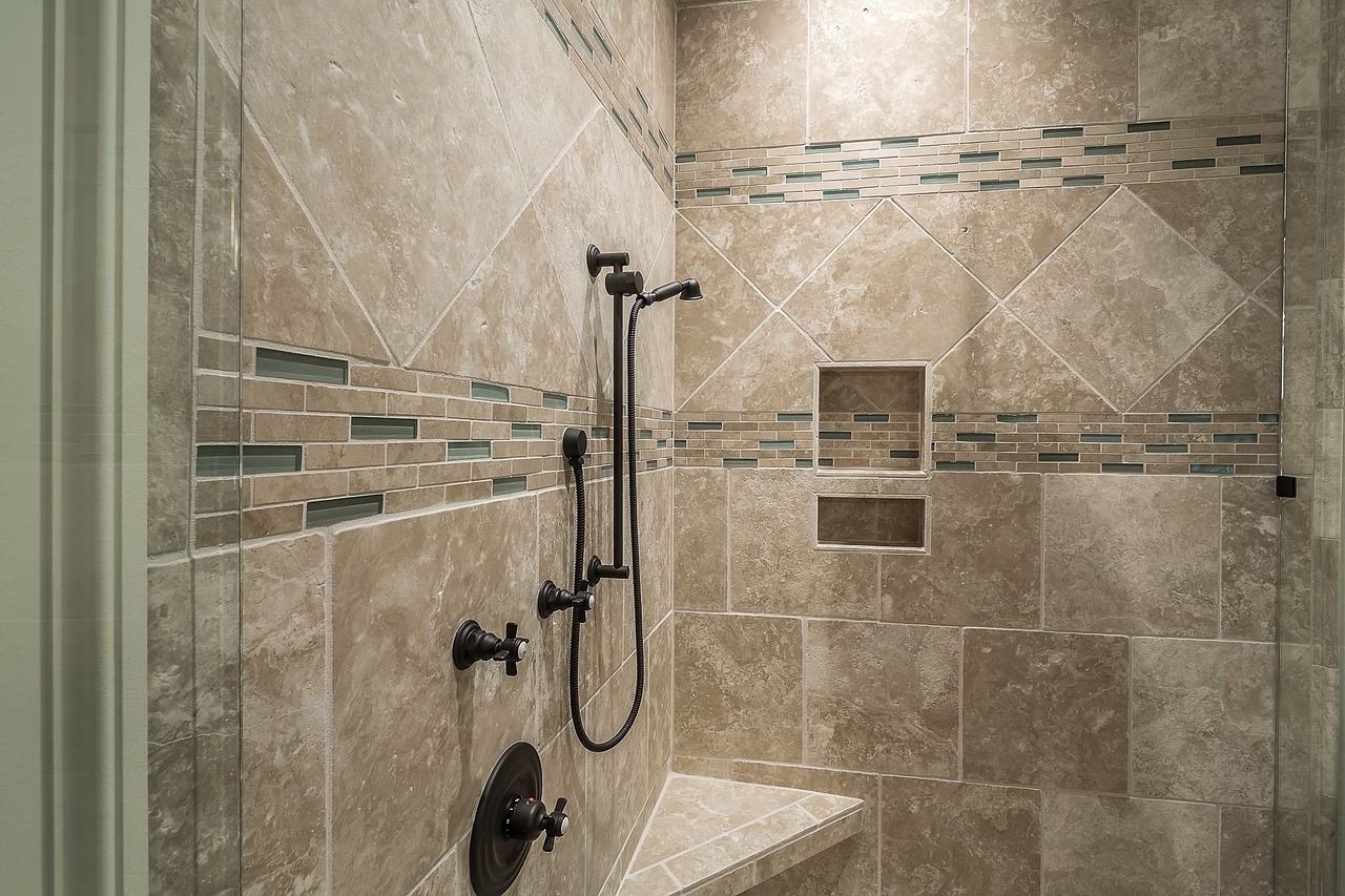 Kabiny prysznicowe: jak wybrać najlepszą dla swojej łazienki?