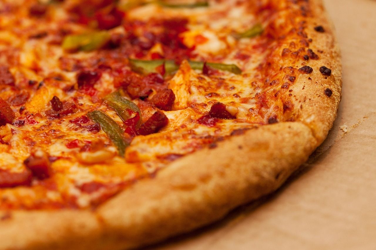 Poradnik początkującego pizzaiolo – jakie akcesoria warto mieć w domu?