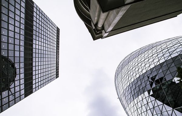 Jak wybrać promienniki ciepła, które ożywią twoje patio?